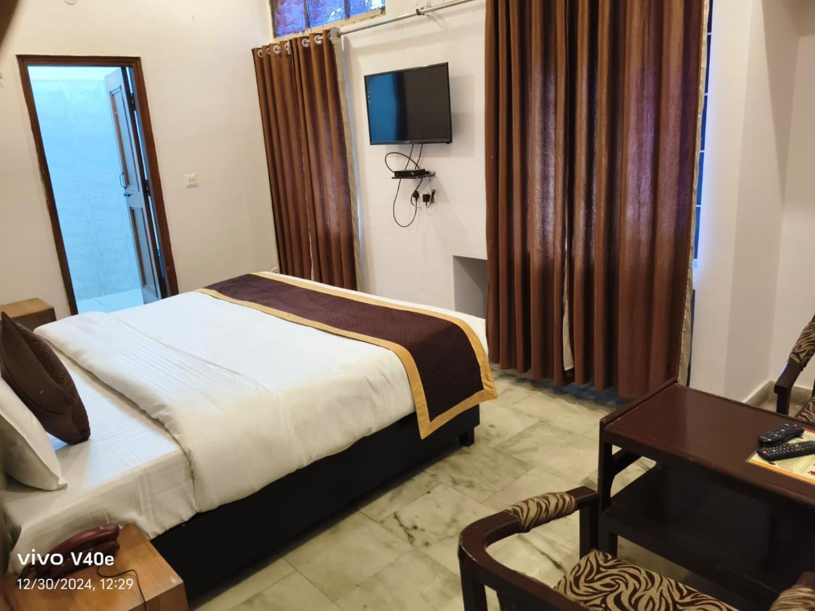 Hotel Anand Inn-Top Family Hotels Business Hotels Best Couple Friendly Hotel In Lakhnau Kültér fotó