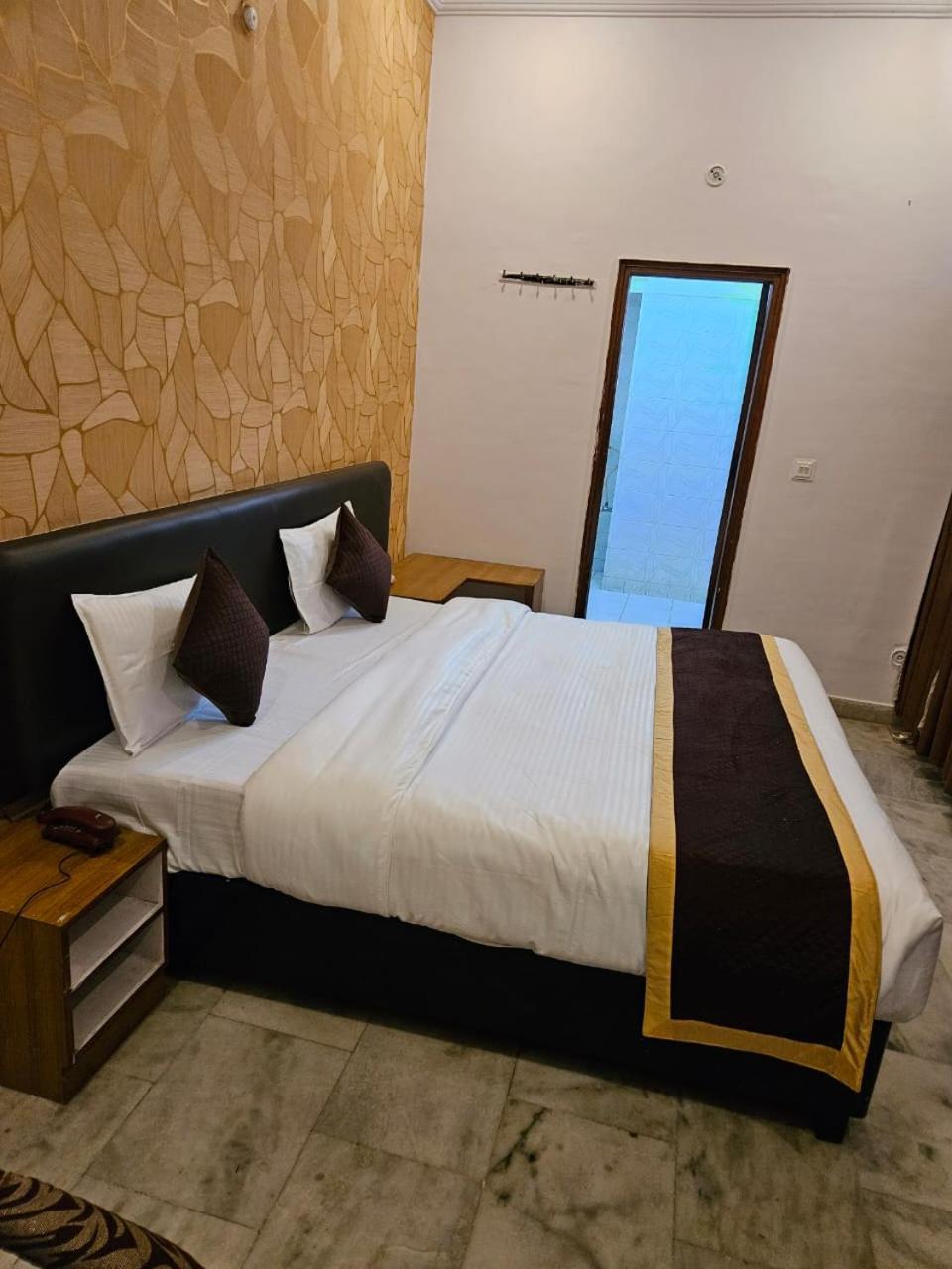 Hotel Anand Inn-Top Family Hotels Business Hotels Best Couple Friendly Hotel In Lakhnau Kültér fotó